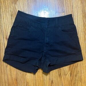 BLACK JEAN SHORTS